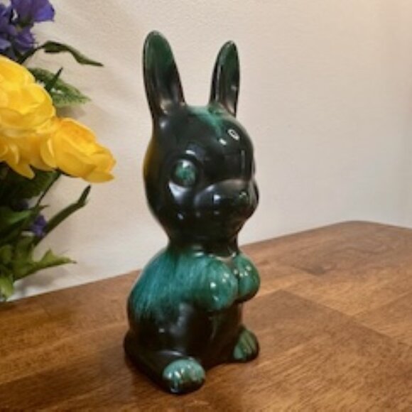 Blue Mountain Pottery Bunny Vintage Canadian Figurine‎ Retro Decor Rabbit - Picture 2 of 5
